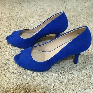 Cobalt blue size 7 woman's heels for special occasion.